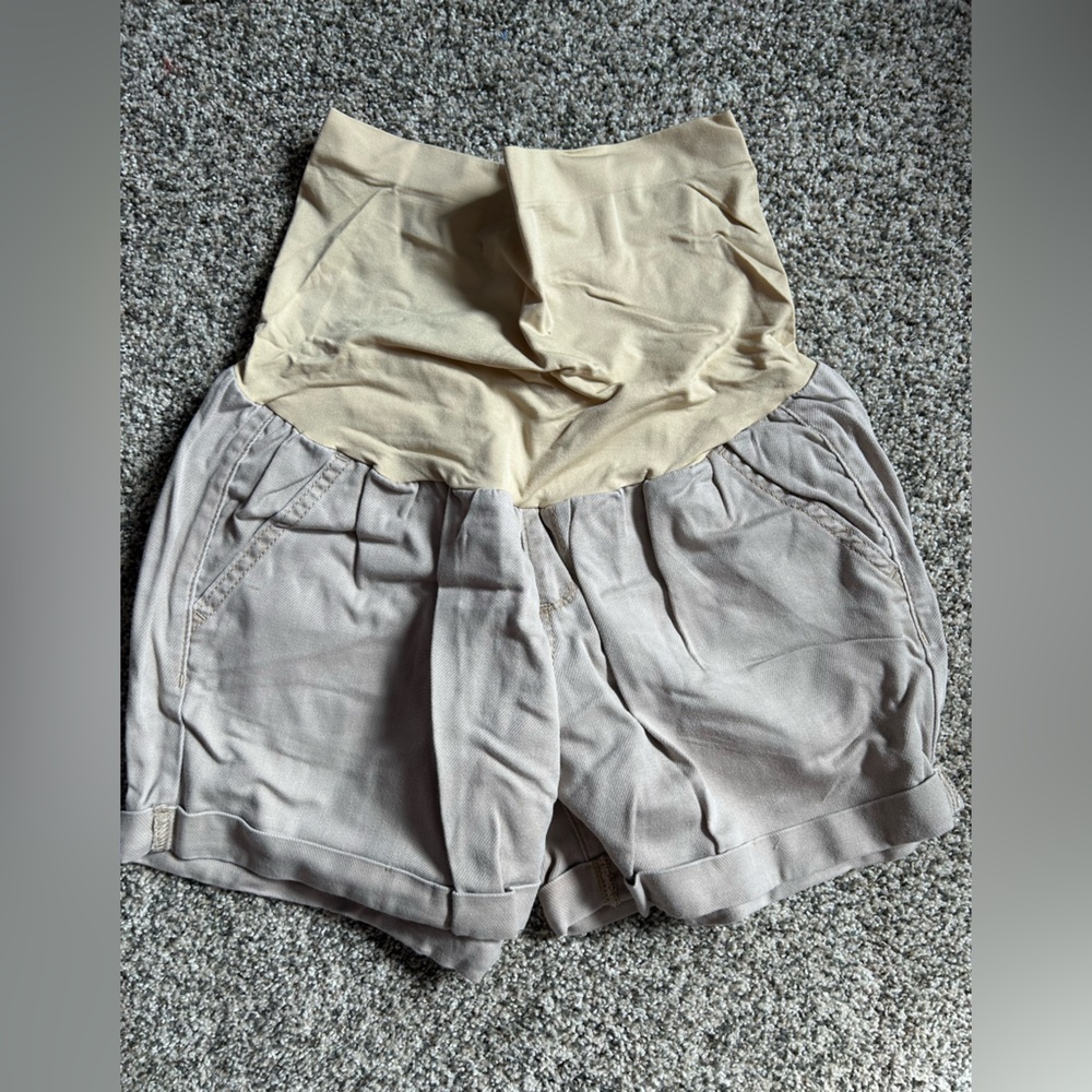 Women's maternity tan twill shorts size 12